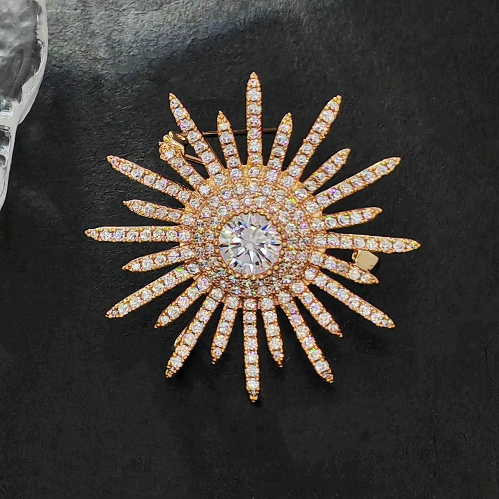 Shinny Gold Tone Micro Pave CZ Round Starburst Pin Brooches Collar Lapel Atomic