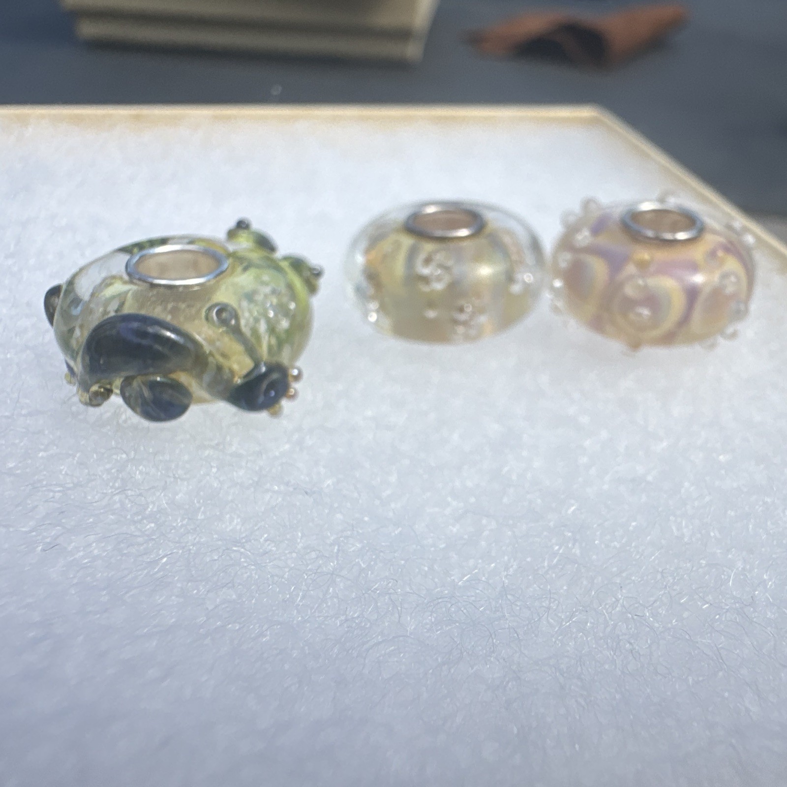 Authentic Elfbeads rare and retired 6 charm lot! Beautiful iridescent styles.