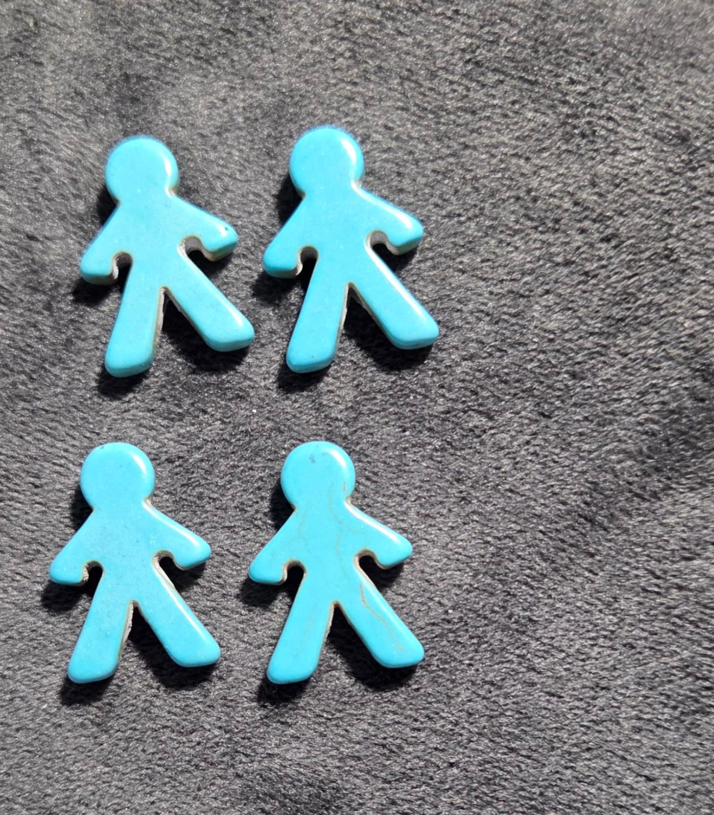 8 pcs Howlite Stone People Bead Turquoise 21 x 14 mm