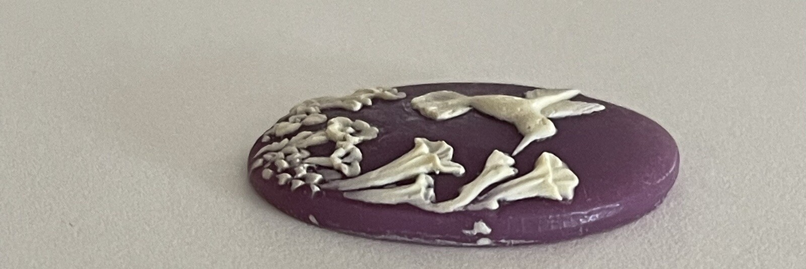 Vintage Hummingbird Garden Cabochon – 40x30mm – Purple Creamy White – 1 Piece