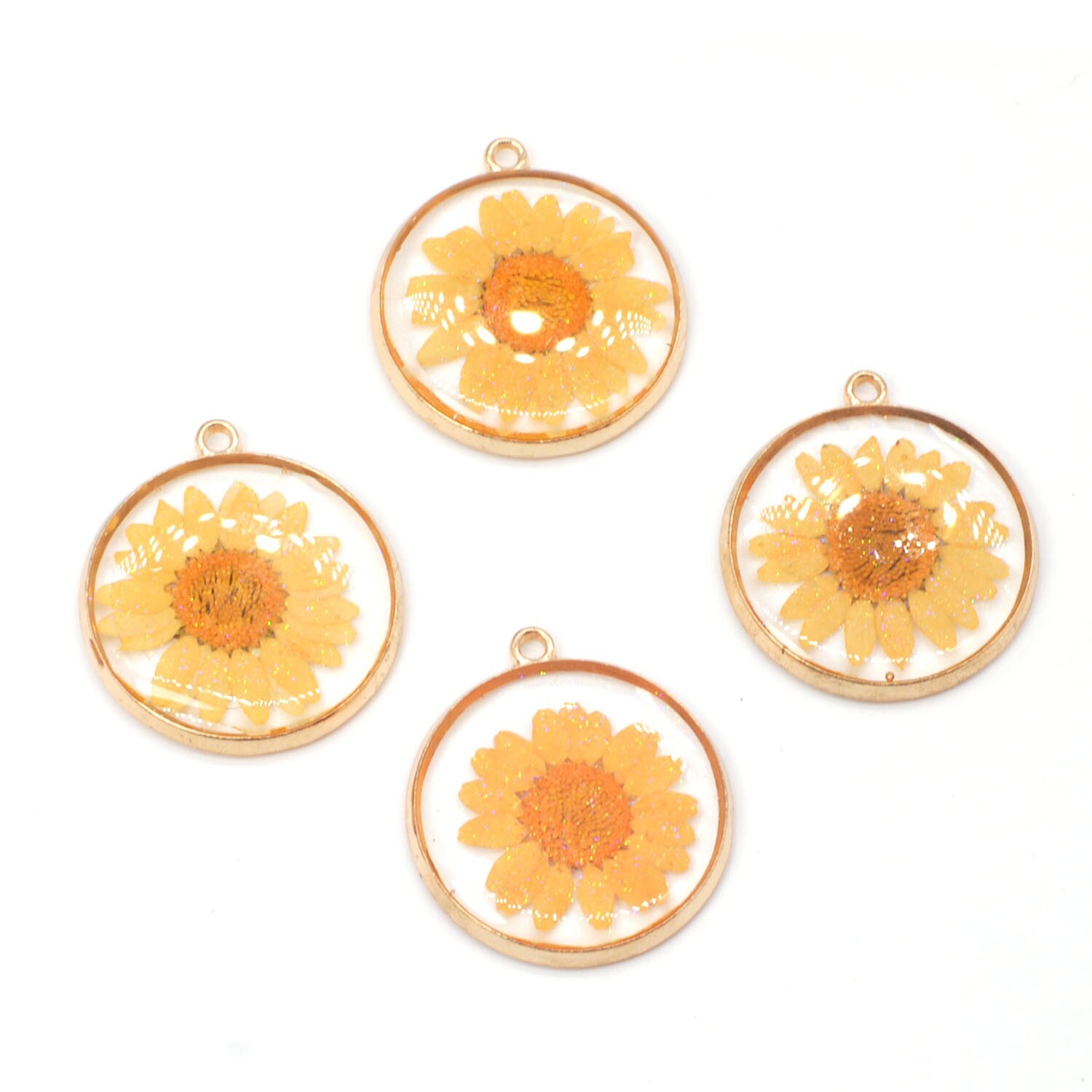 M&T 4PCS Gold Tone Real Dry Daisy Flower glitter Resin Round Pendant GBY1050