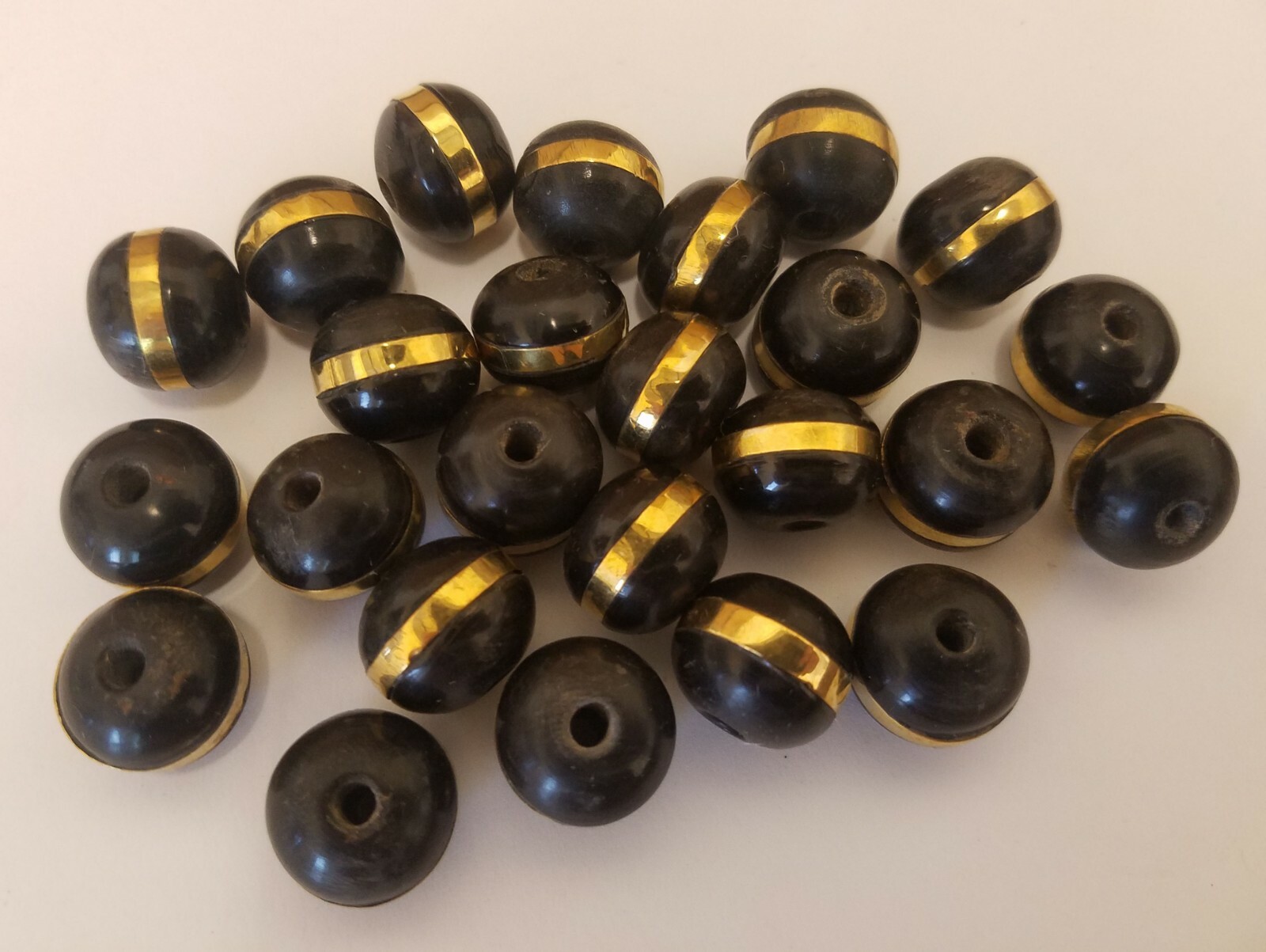 25 pcs VTG 16mm Round Black & Gold Brass Genuine Bone Horn Craft Jewelry Beads