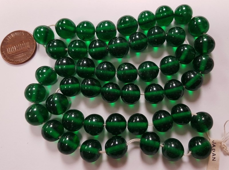 50 VINTAGE JAPANESE CHERRY BRAND GLASS EMERALD 10mm. SMOOTH ROUND BEADS 4572T