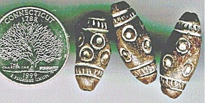 12 VINTAGE CLAY DARK BROWN WHITE OVAL 1″ HAND MADE TRIBAL CARVED BEADS 205A