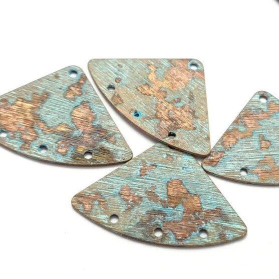 18ps Textured Metal rustic triangle earring charm Brass connector Verdigris 683