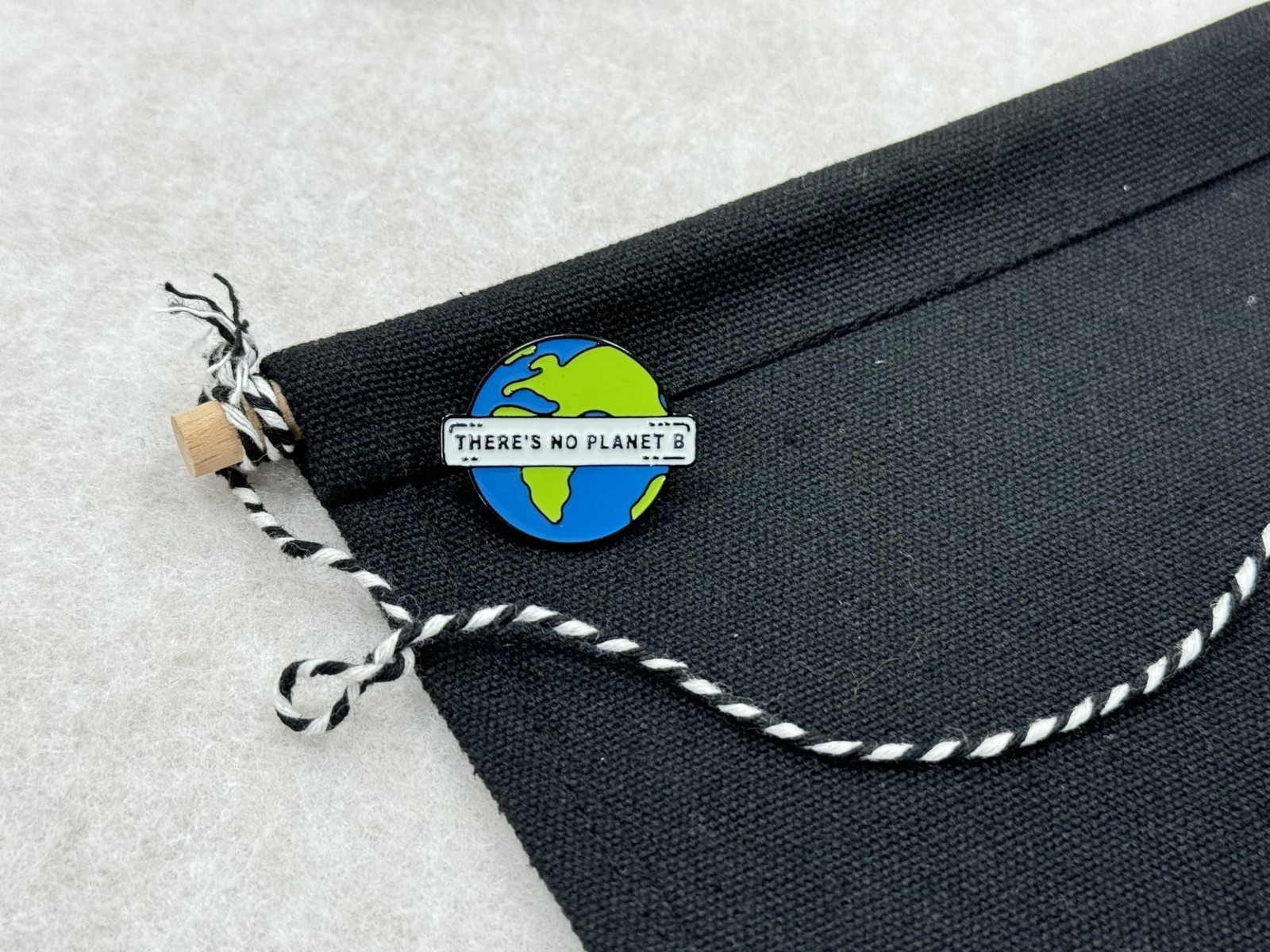 Protecting The Environment And The Earth Enamel Pin Hat Coat Bag Decoration Deli