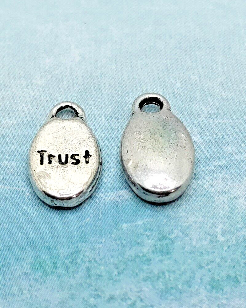 5 pieces – Antique Silver “Trust” Word Charms Pendants Oval