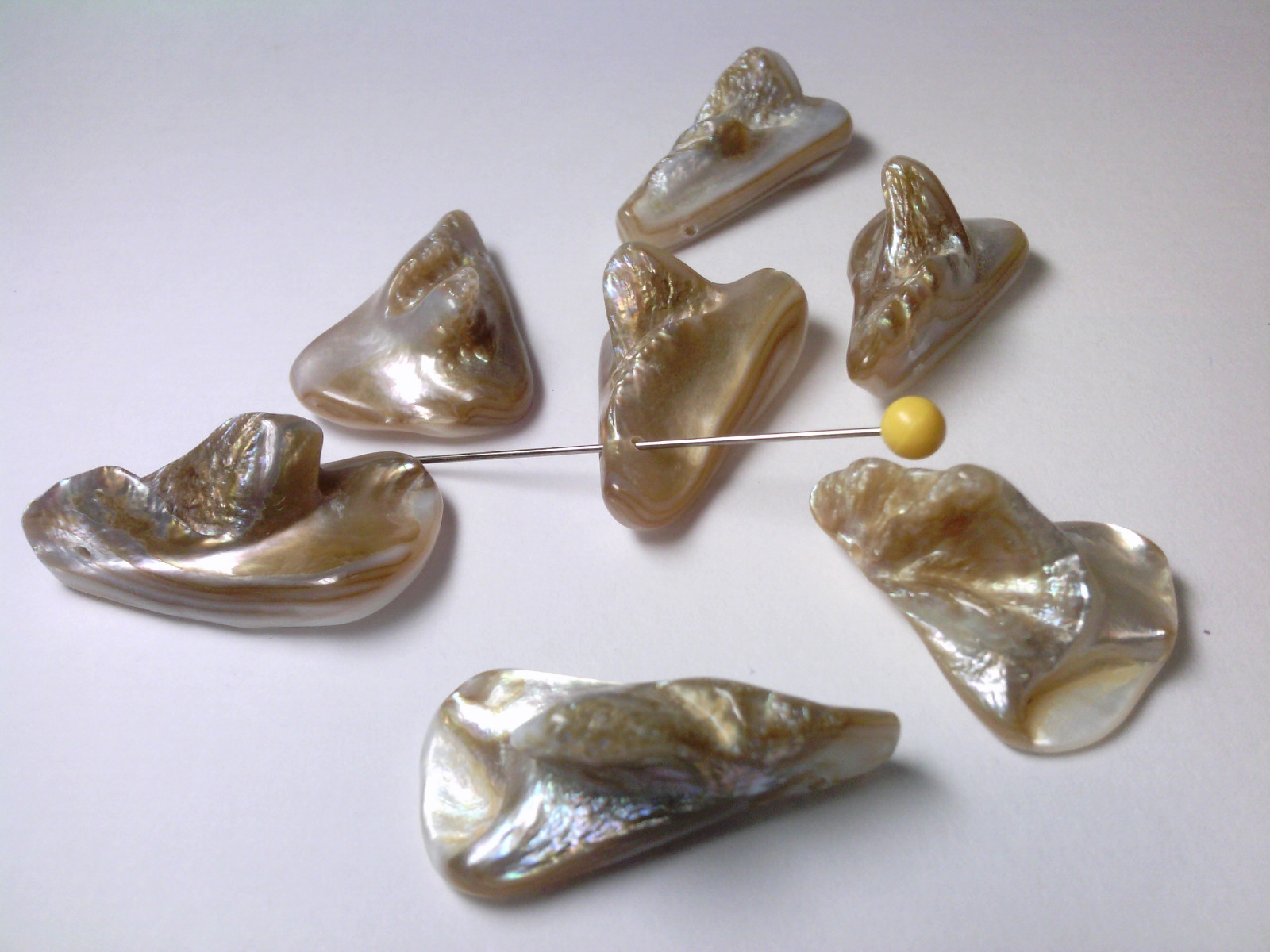Vtg 5 LARGE 3-D TRIANGLE SHELL PENDANT BEADS 15mm (APPROX) #081518i BEACH!