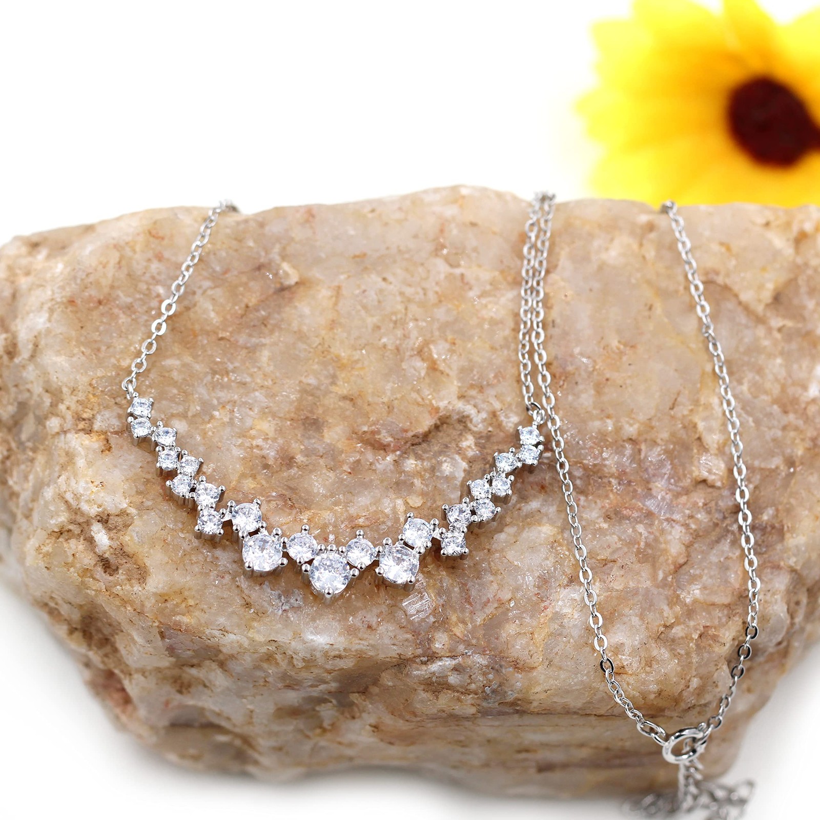 Womens Platinum Plated Round Cubic Zirconia Choker Necklace Light Luxury Clavicl