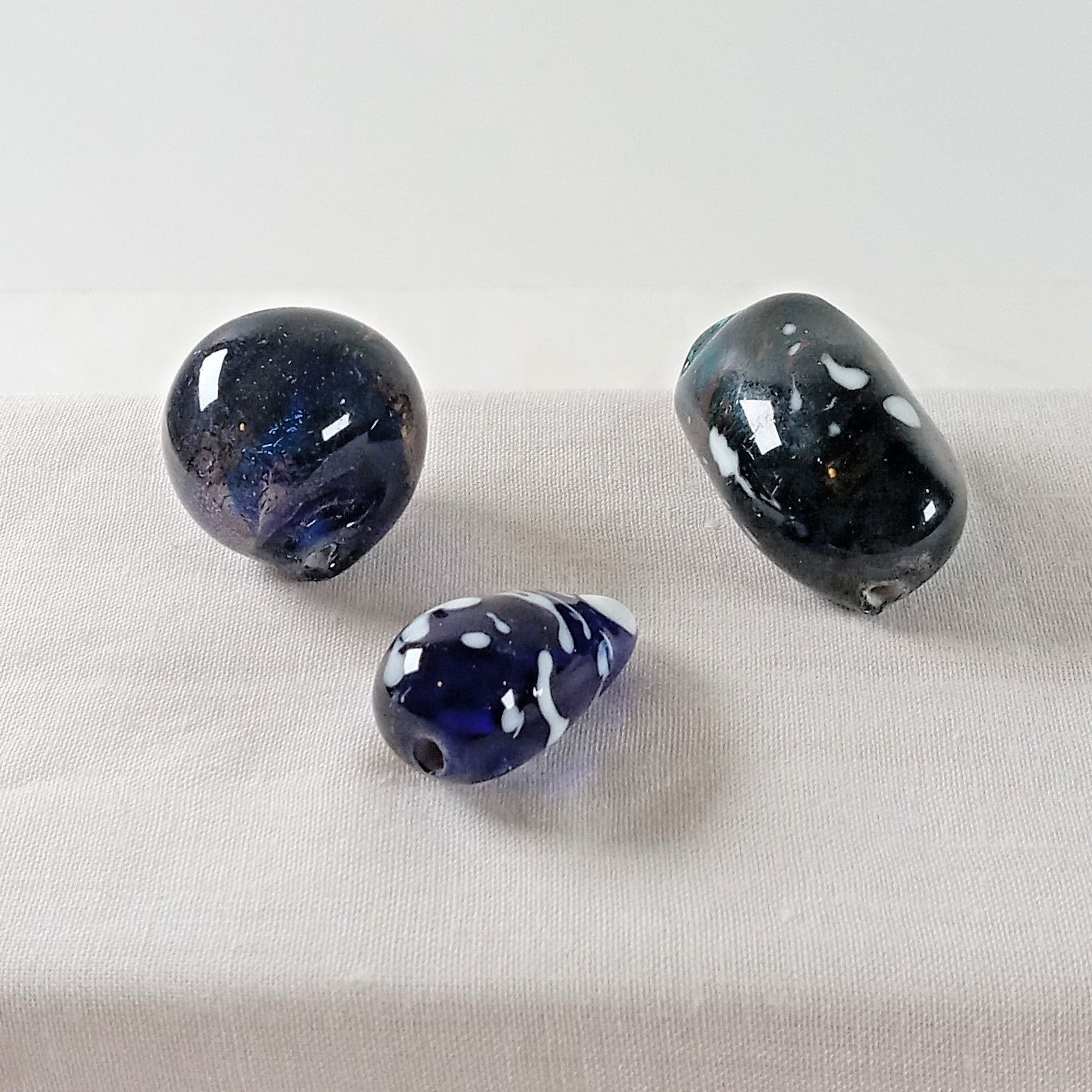 25 assorted vintage free form glass beads lampwork 12mm to 32mm pairs similar