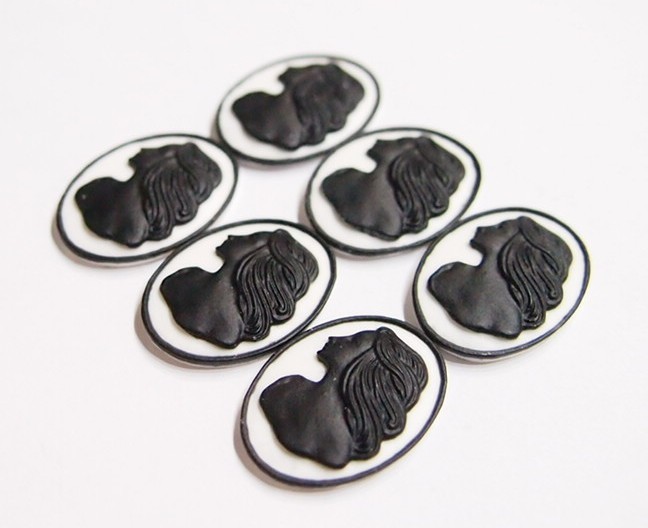 8 Vintage Black /White 25x18mm Bare Shoulder Elegant Woman Resin Cameo Cabochon