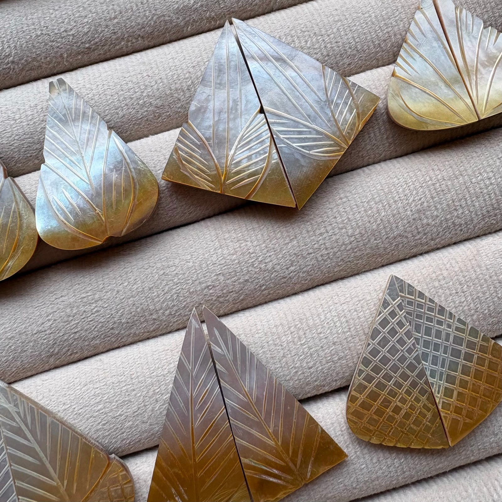 Mother of Pearl Gemstone, Beautiful Mother of Pearl Carving Pairs Jewelry Making