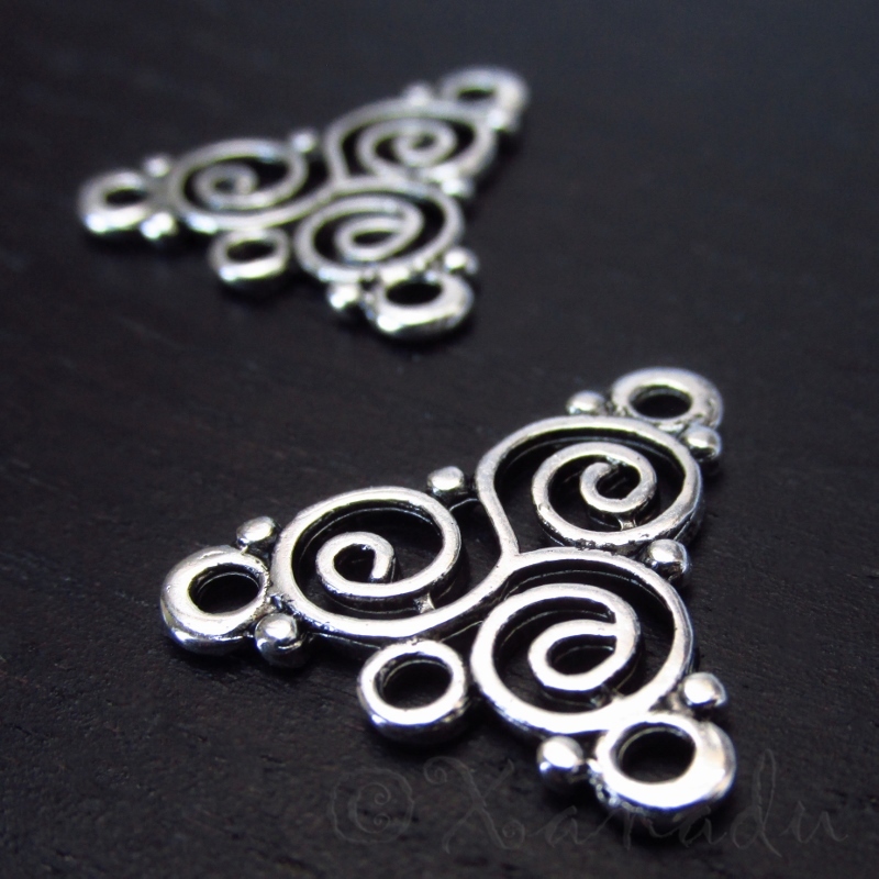 Celtic Triskelion 19mm Chandelier Connector Charms C5566 – 10, 20 Or 50PCs
