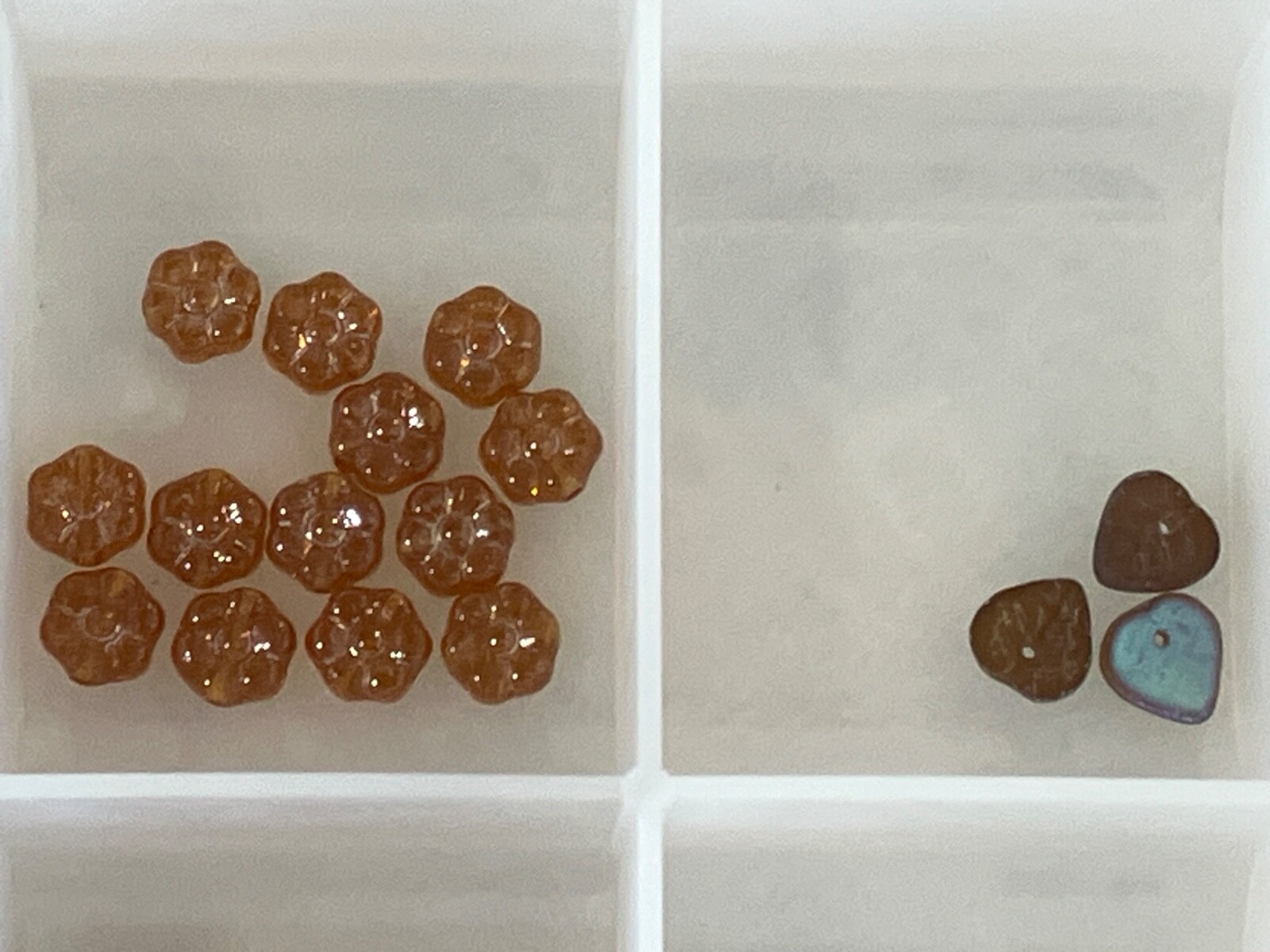 GREAT VARIETY OF BROWN/COPPER COLORED GLASS BEADS FOR JEWELRY/CRAFTS. NOS.