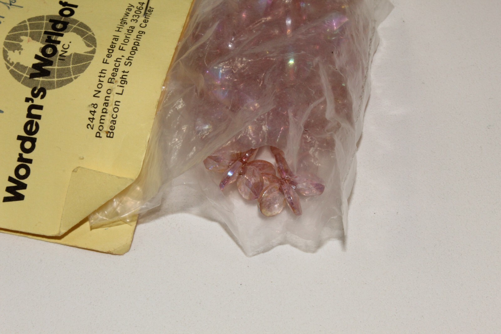 VINTAGE PACKAGED OLD STYLE DECRATIVE BEADS VARIETY SET UNKNOWN AMOUNT
