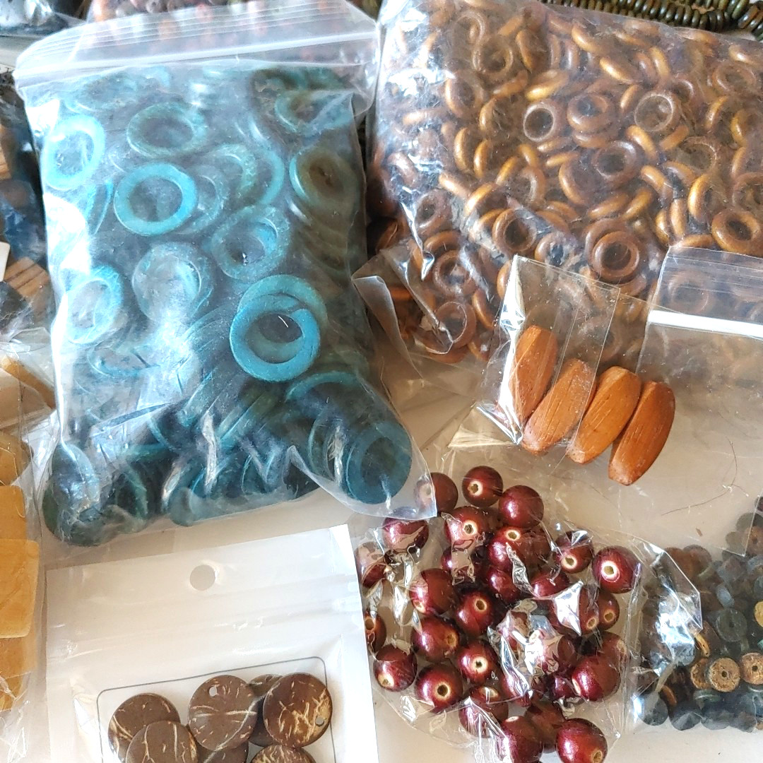 Large Lot Natural Beads Pendants Wood Bamboo Ceramic Nut Shell Glass Paper Stone