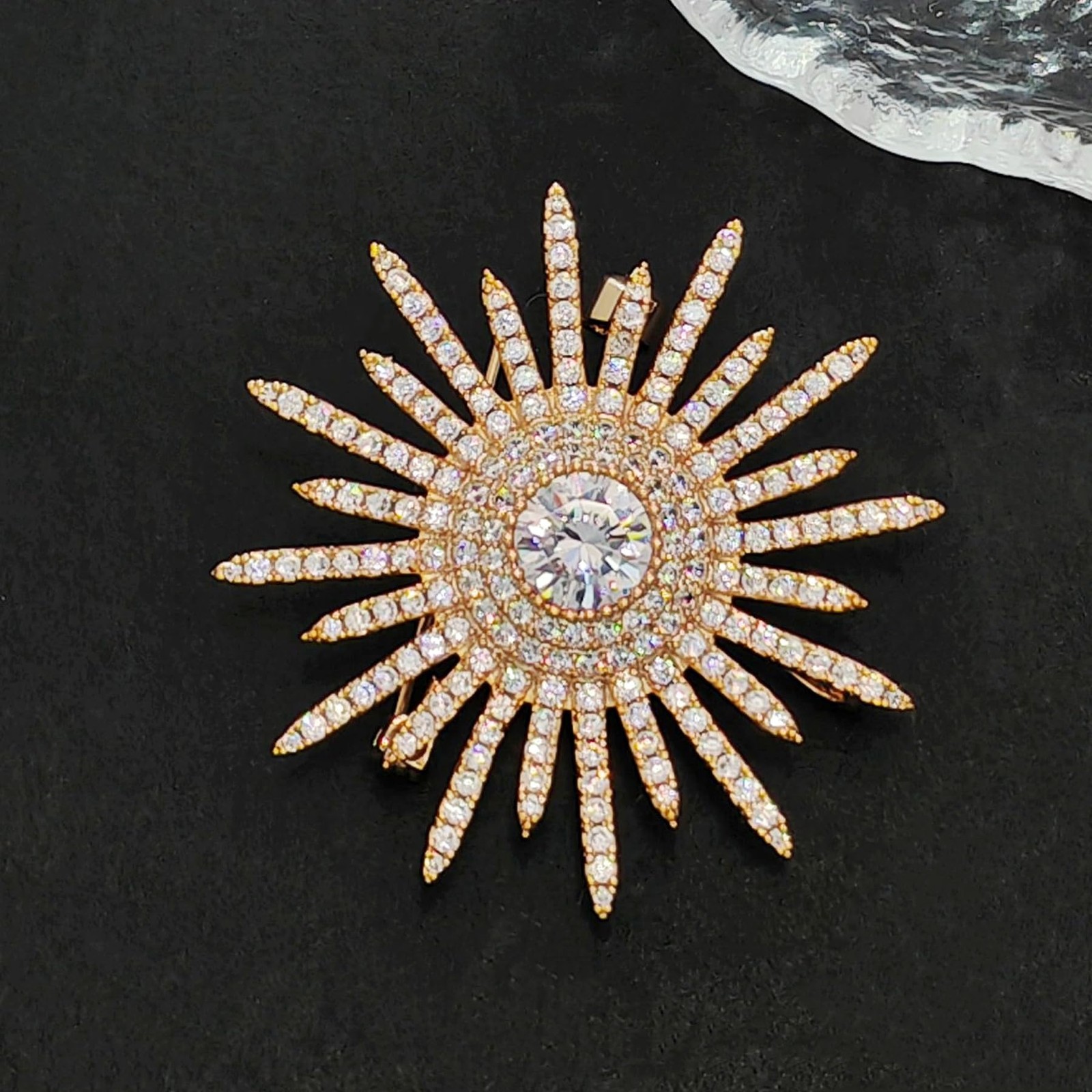 Shinny Gold Tone Micro Pave CZ Round Starburst Pin Brooches Collar Lapel Atomic
