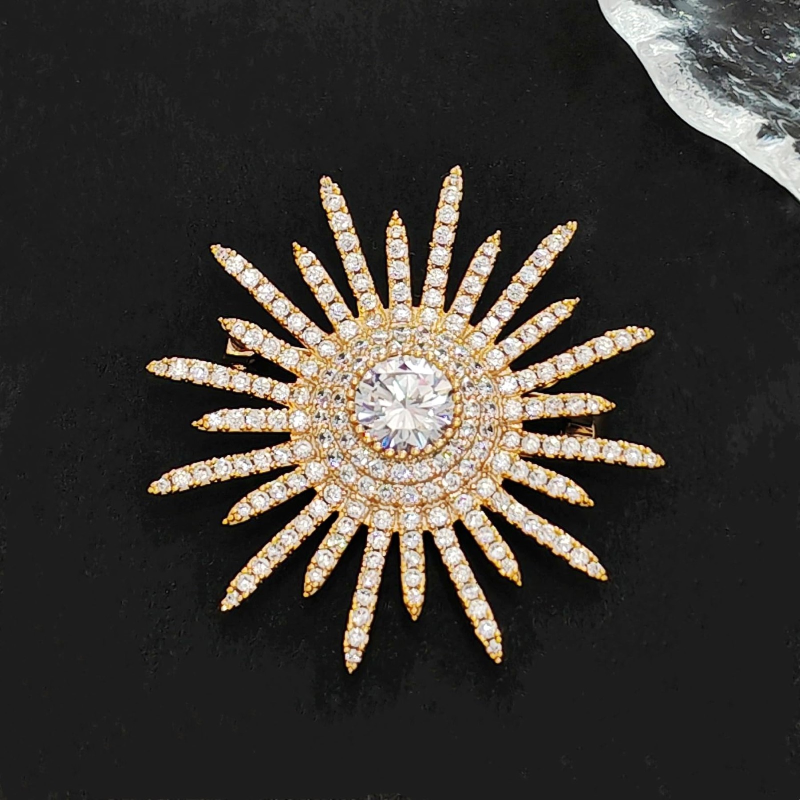 Shinny Gold Tone Micro Pave CZ Round Starburst Pin Brooches Collar Lapel Atomic