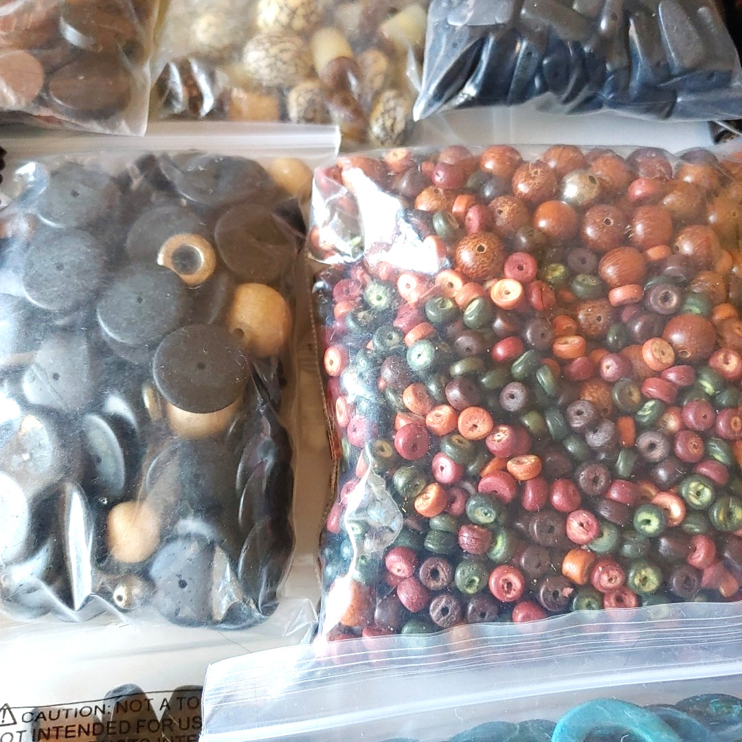 Large Lot Natural Beads Pendants Wood Bamboo Ceramic Nut Shell Glass Paper Stone
