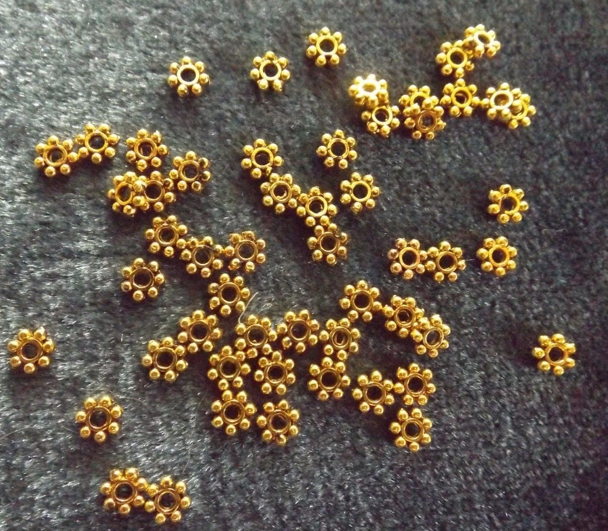 ANTIQUED DAISY SPACERS BEADS GOLD 4MM 100 PIECES