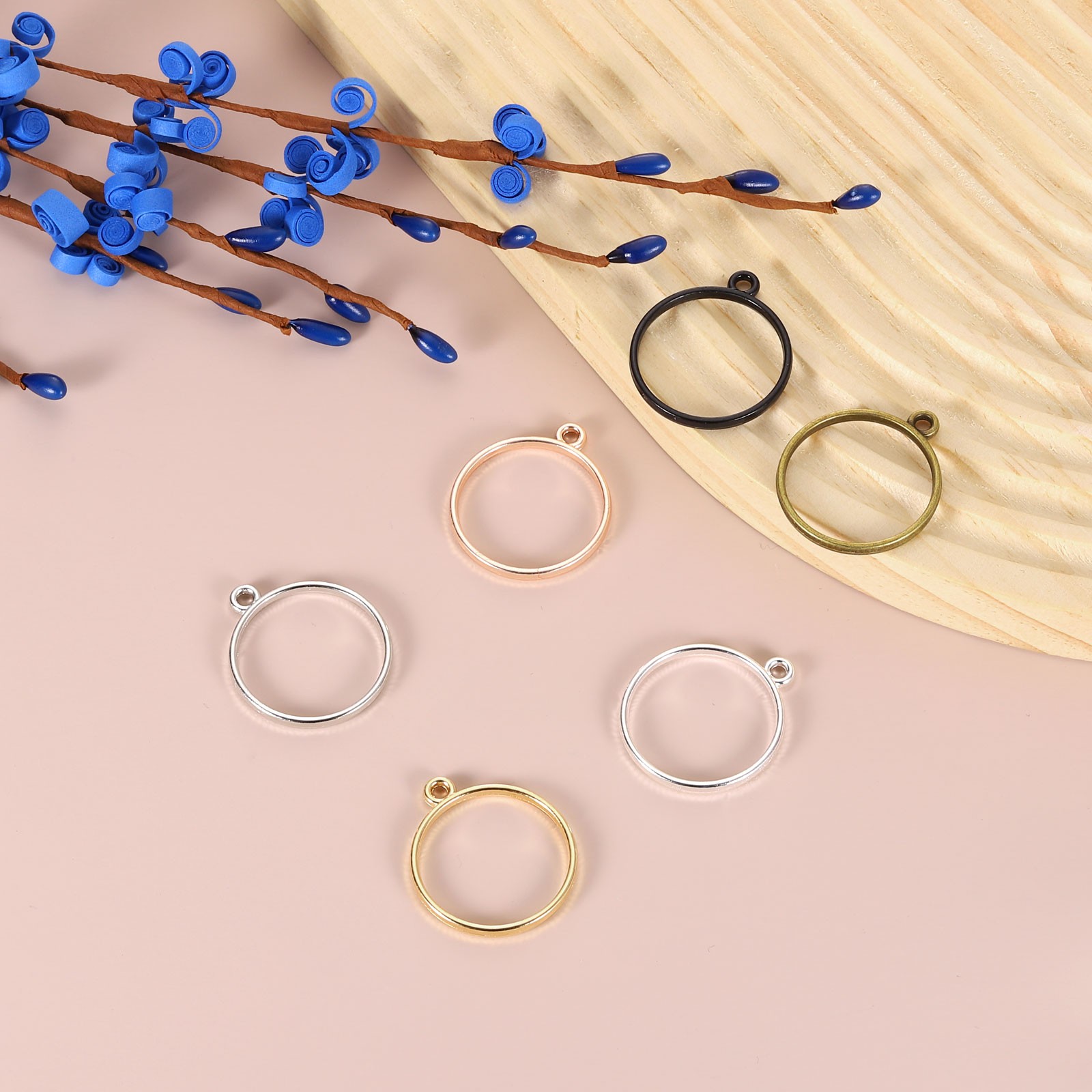 18Pcs Open Bezel Round Resin Bezels Pendants Open Back Bezels Bright Silver