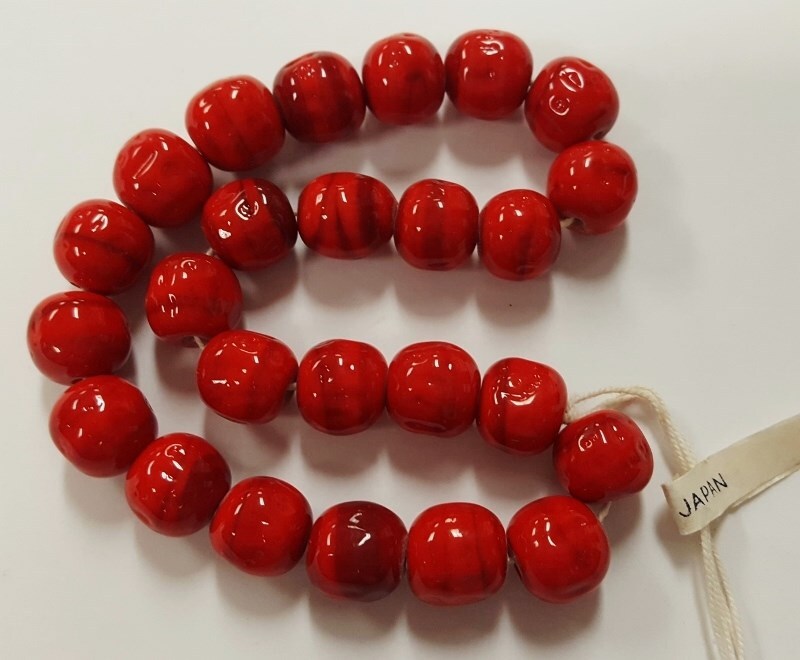 24 VINTAGE JAPAN CHERRY BRAND GLASS RED SWIRLED 11mm. BAROQUE ROUND BEADS 4665T