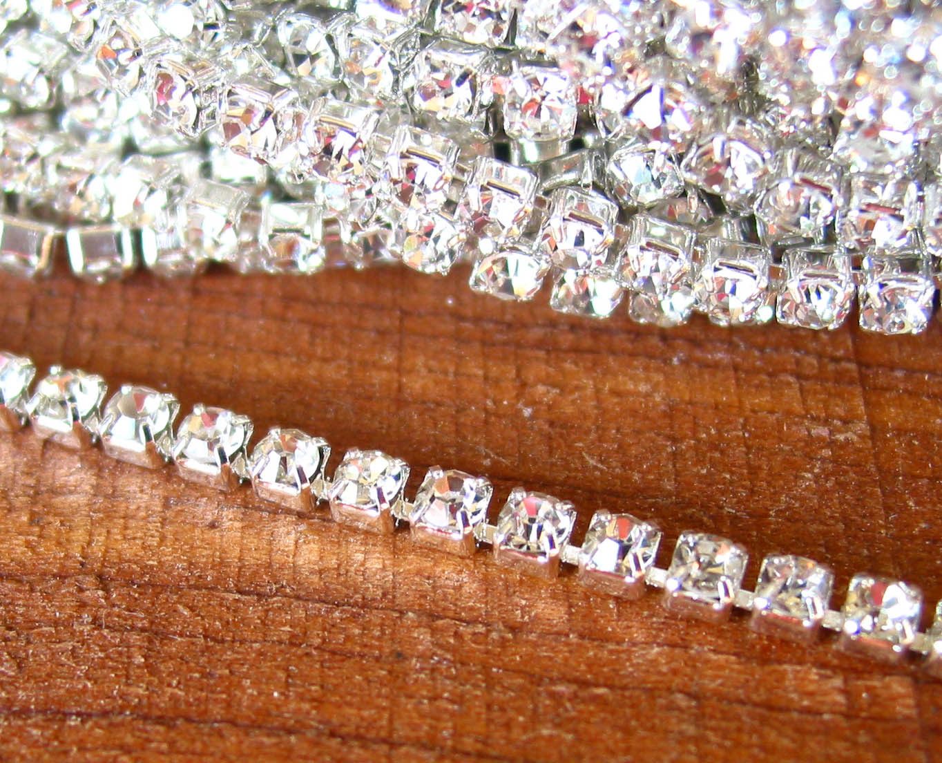 PICK LENGTH 3 feet – Clear 2.9mm not / dense Silver plated Rhinestone cup chain