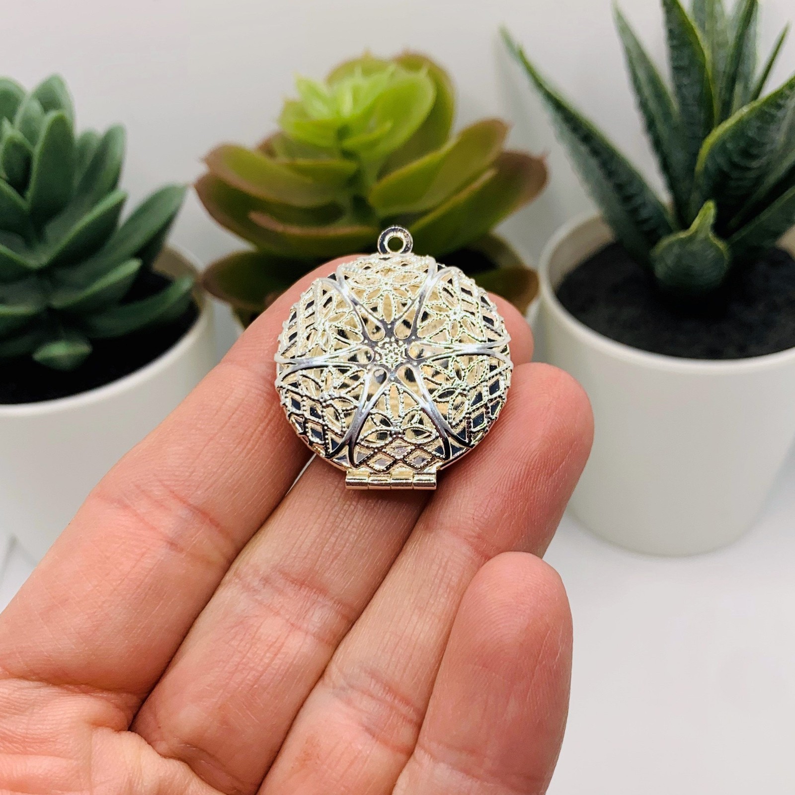 Silver Filigree Aromatherapy Essential Oil Diffuser Lockets – US Seller