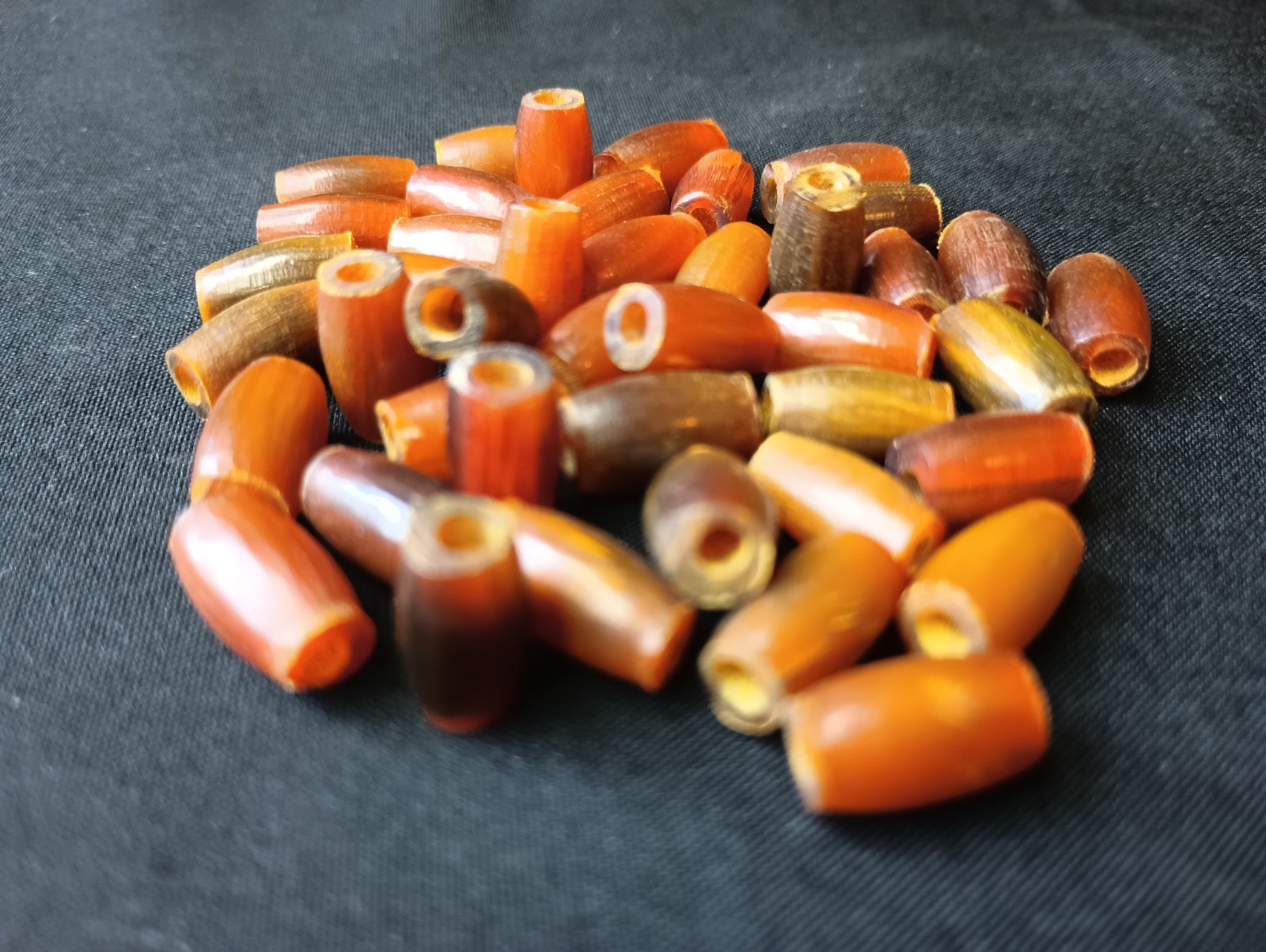 Mixed LOT of 180 Amber/Red/Black Buffalo Horn Hairpipe Beads 1.5″, 1″, 0.5″ VTG
