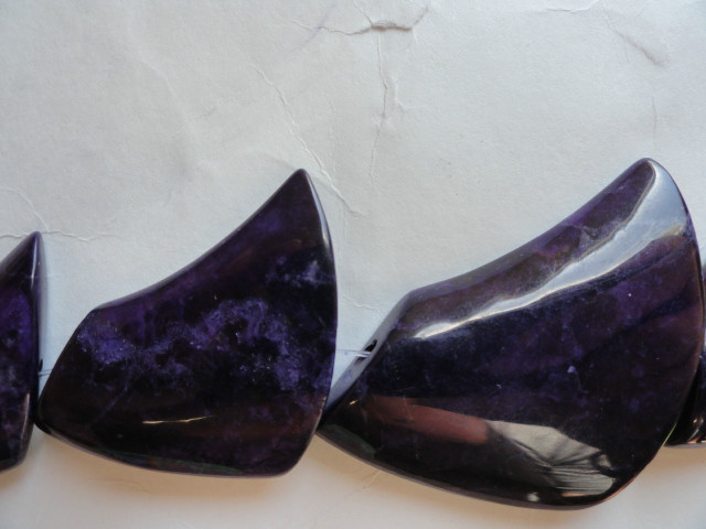Dyed Purple howlite fan beads Sabertooth style (1 full sets) Funky shape