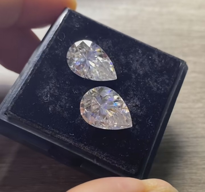 Natural Certified D Color White VVS1 Pear Cut 14×10 MM Diamond 2 Pcs
