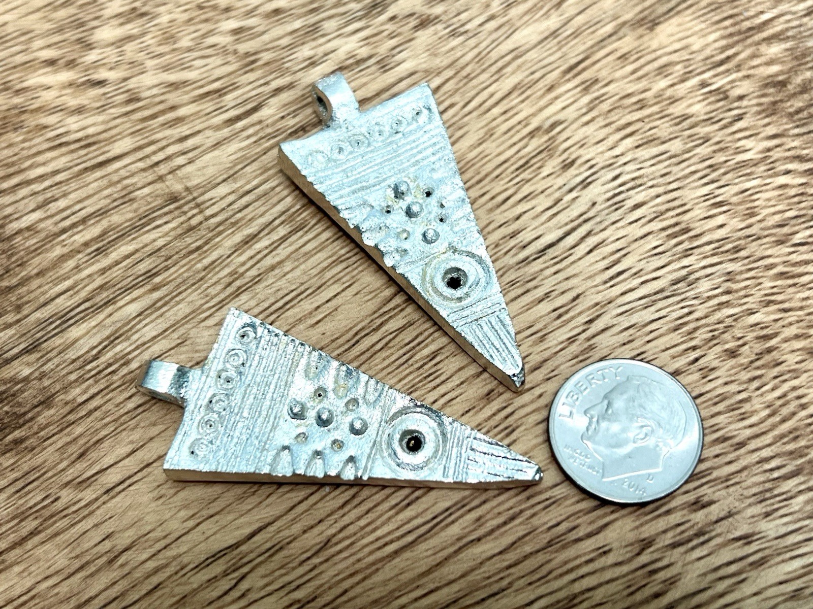 2 Pcs Vintage Arrowhead Arrow Bright Silver Tone Pendants Ro-Do Findings Making
