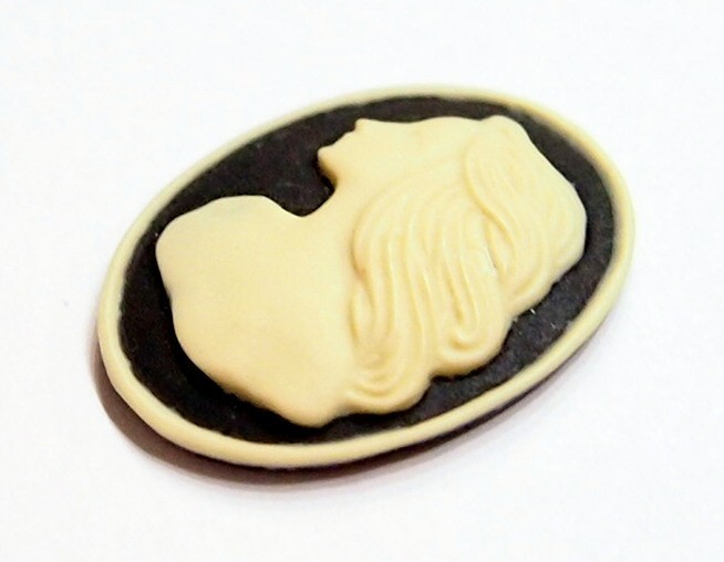 8 Vintage Cream /Black 25x18mm Bare Shoulder Elegant Woman Resin Cameo Cabochon