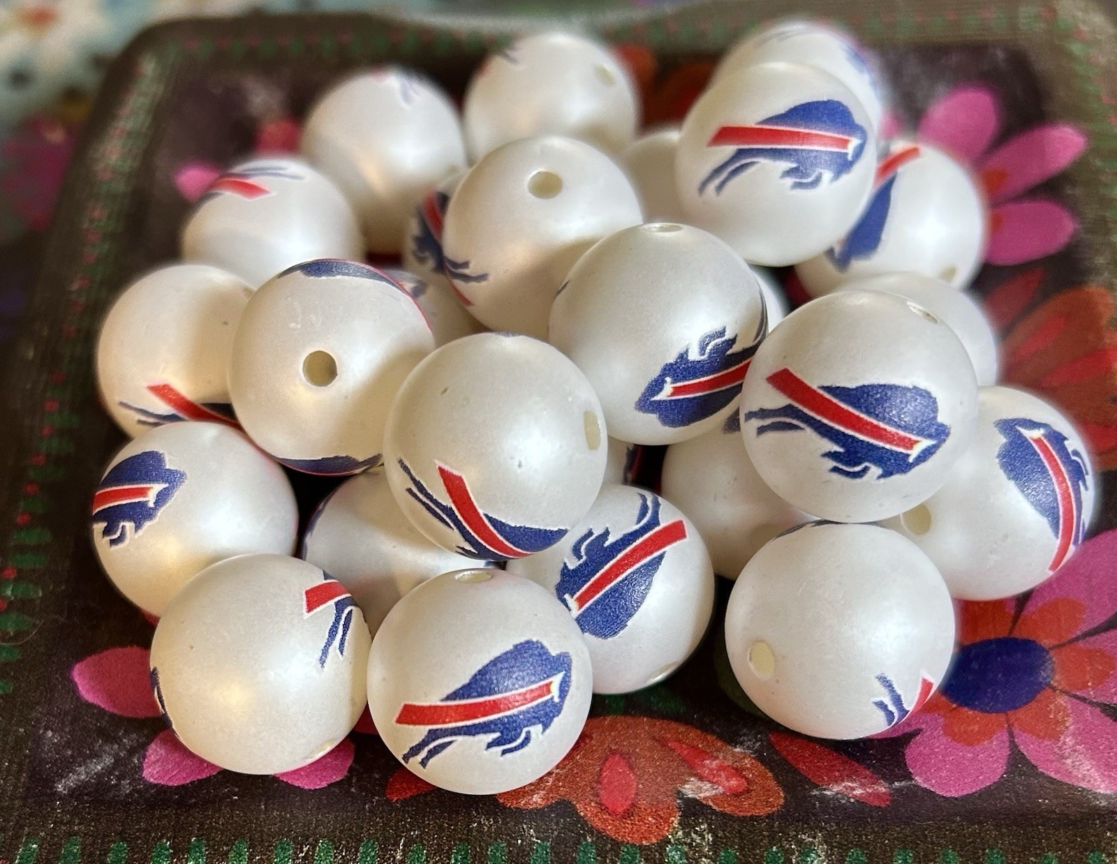 5 Piece Buffalo Bills Acrylic Focal Beads 16mm NEW Football Sports Team Beads