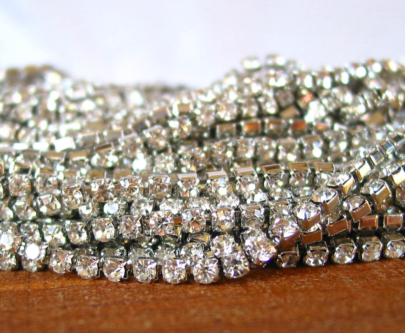 PICK LENGTH 3 feet – Clear 2.9mm not / dense Silver plated Rhinestone cup chain