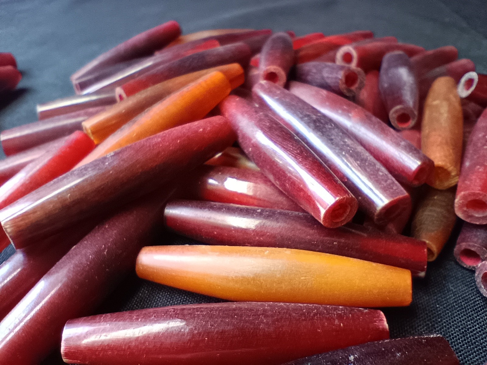 Mixed LOT of 180 Amber/Red/Black Buffalo Horn Hairpipe Beads 1.5″, 1″, 0.5″ VTG