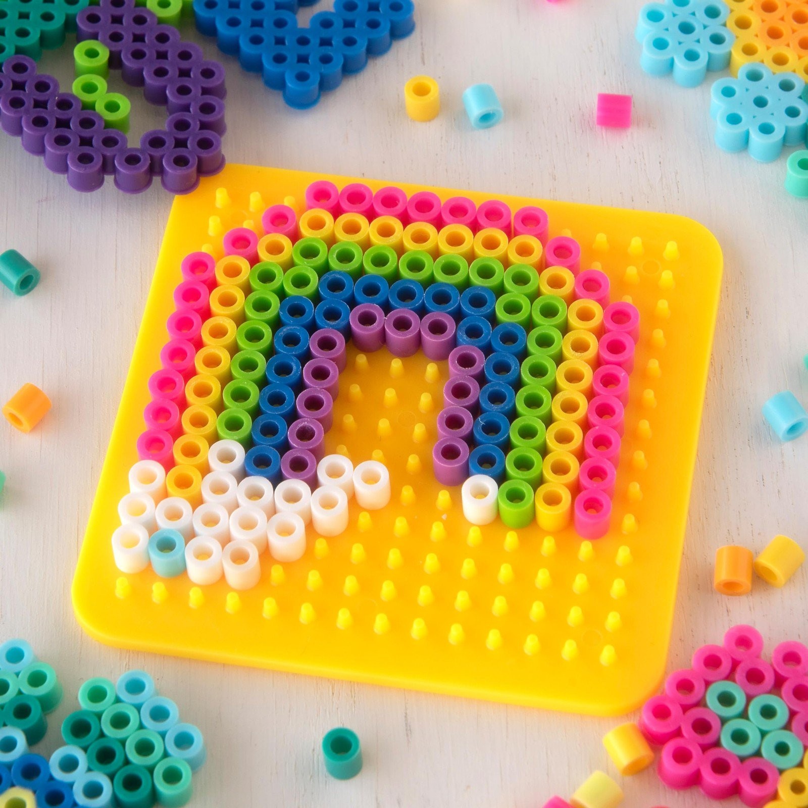 Perler 80-42988 Daisy Love Big Bucket Fused Bead Activity Kit with 16 Unique…