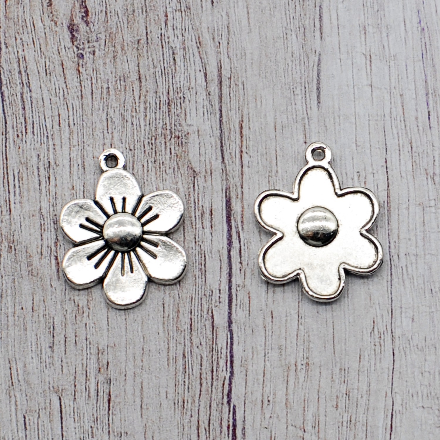 30PCS Alloy Antique Silver Tone Flower Pendant Charm JHS736