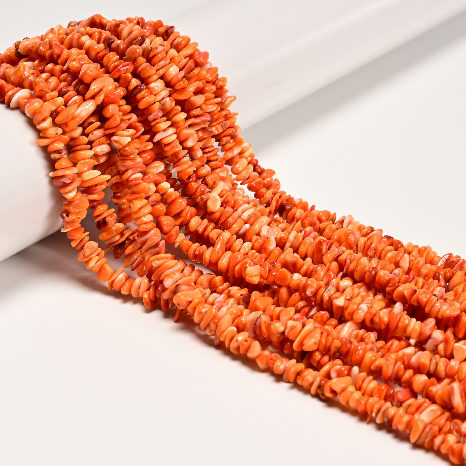 Grade A Natural Spiny Oyster Chips Shape Beads Size 4-5mm 16″ Strand