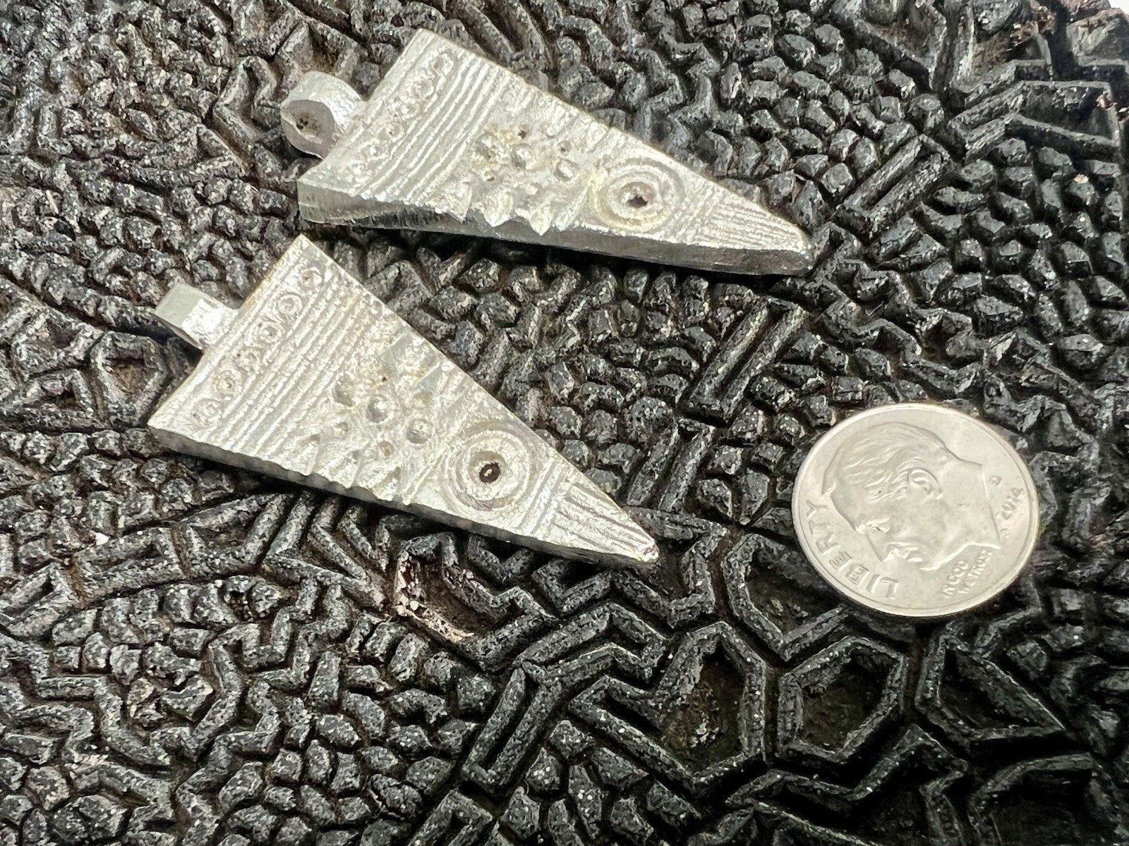2 Pcs Vintage Arrowhead Arrow Bright Silver Tone Pendants Ro-Do Findings Making