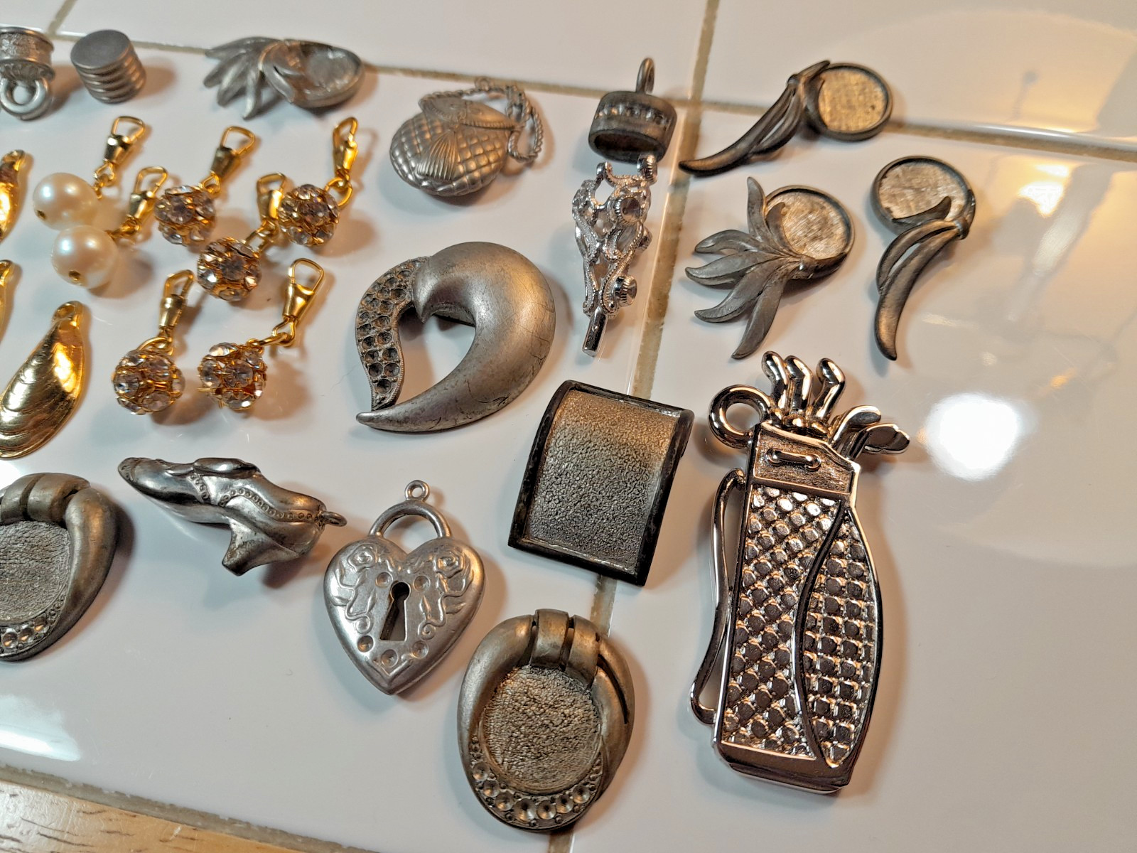 Vintage Metal bits for Jewelry Mixed Media LOT Golf Oyster Purse Charm Pendant