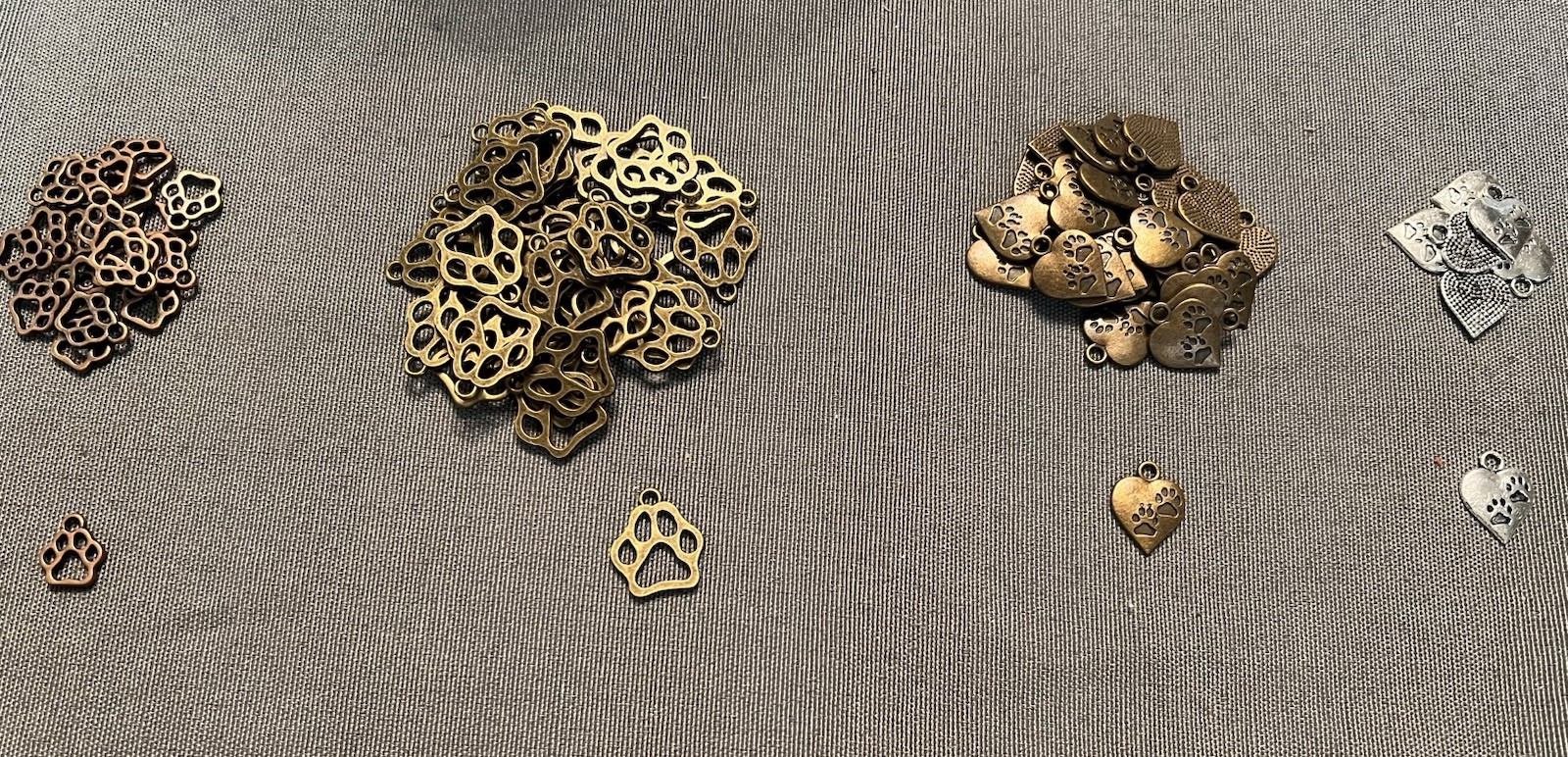 Charms lot, Animal Charms, Bugs, Cats, Giraffe, Dog, Sloth. Jewelry making