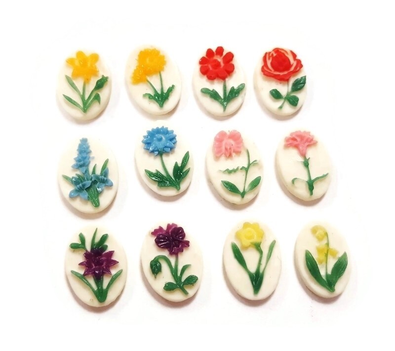 12 Vintage Hong Kong Assorted Color Flowers 14x10mm. Oval Cabochon Cameos 349