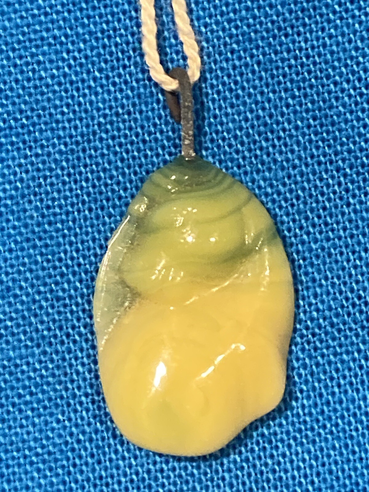RARE 1930-40’s JAPANESE CAMEO YELLOW/GREEN SWIRL UNKNOWN SHAPE CHARM NOS