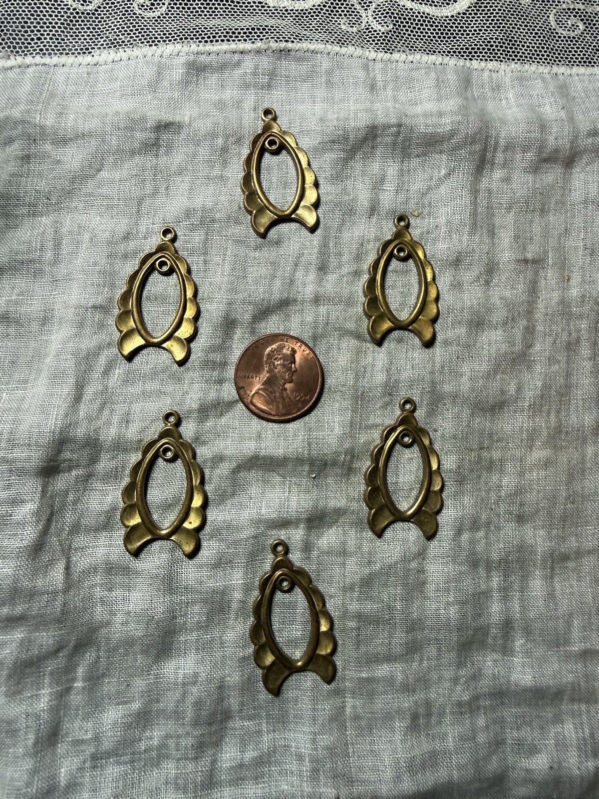 6 Scalloped Art Deco New England Findings / Dangles