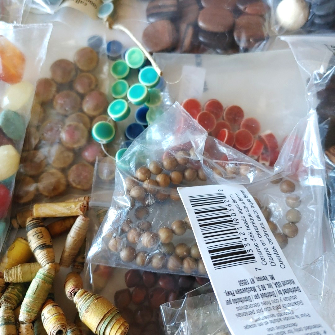 Large Lot Natural Beads Pendants Wood Bamboo Ceramic Nut Shell Glass Paper Stone