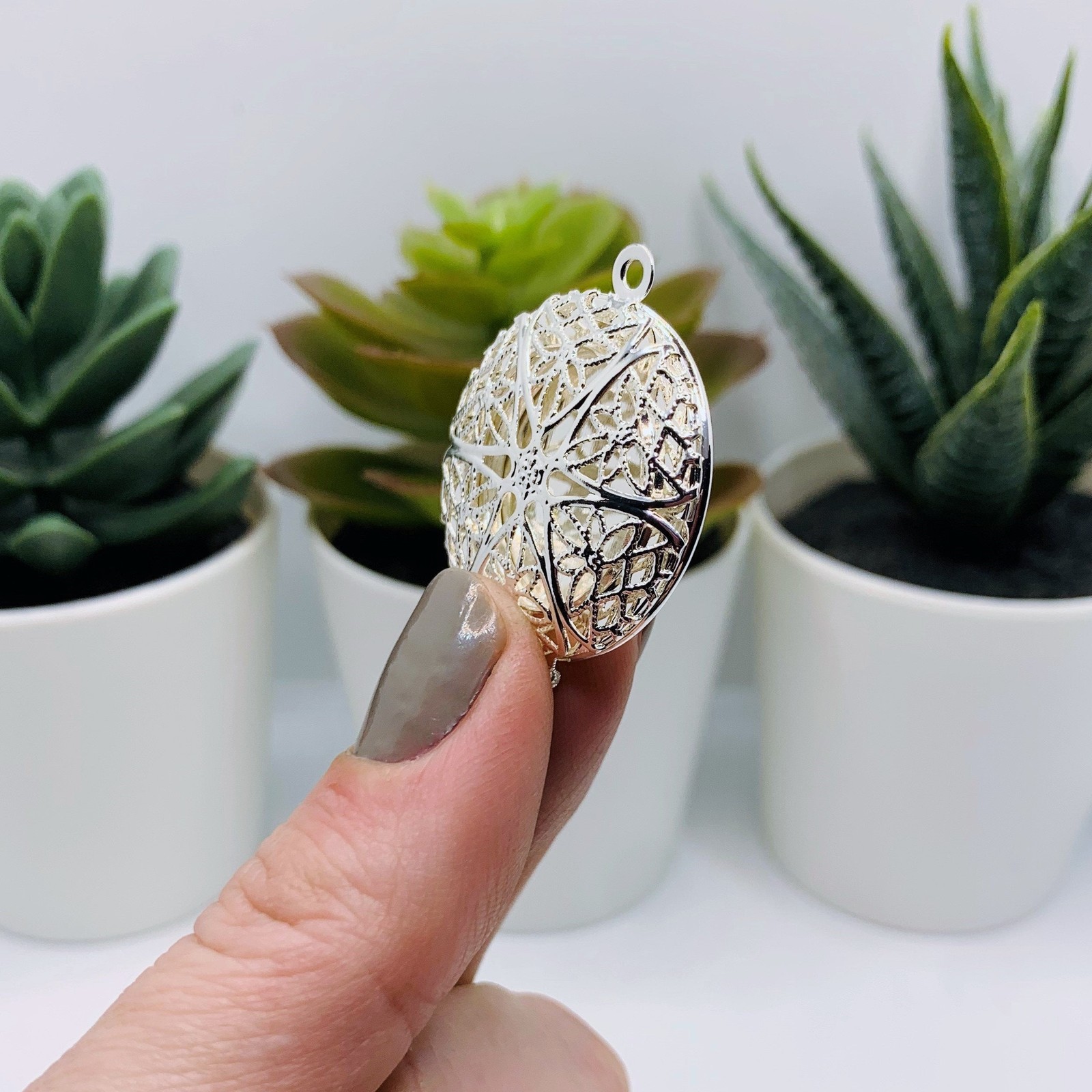 Silver Filigree Aromatherapy Essential Oil Diffuser Lockets – US Seller