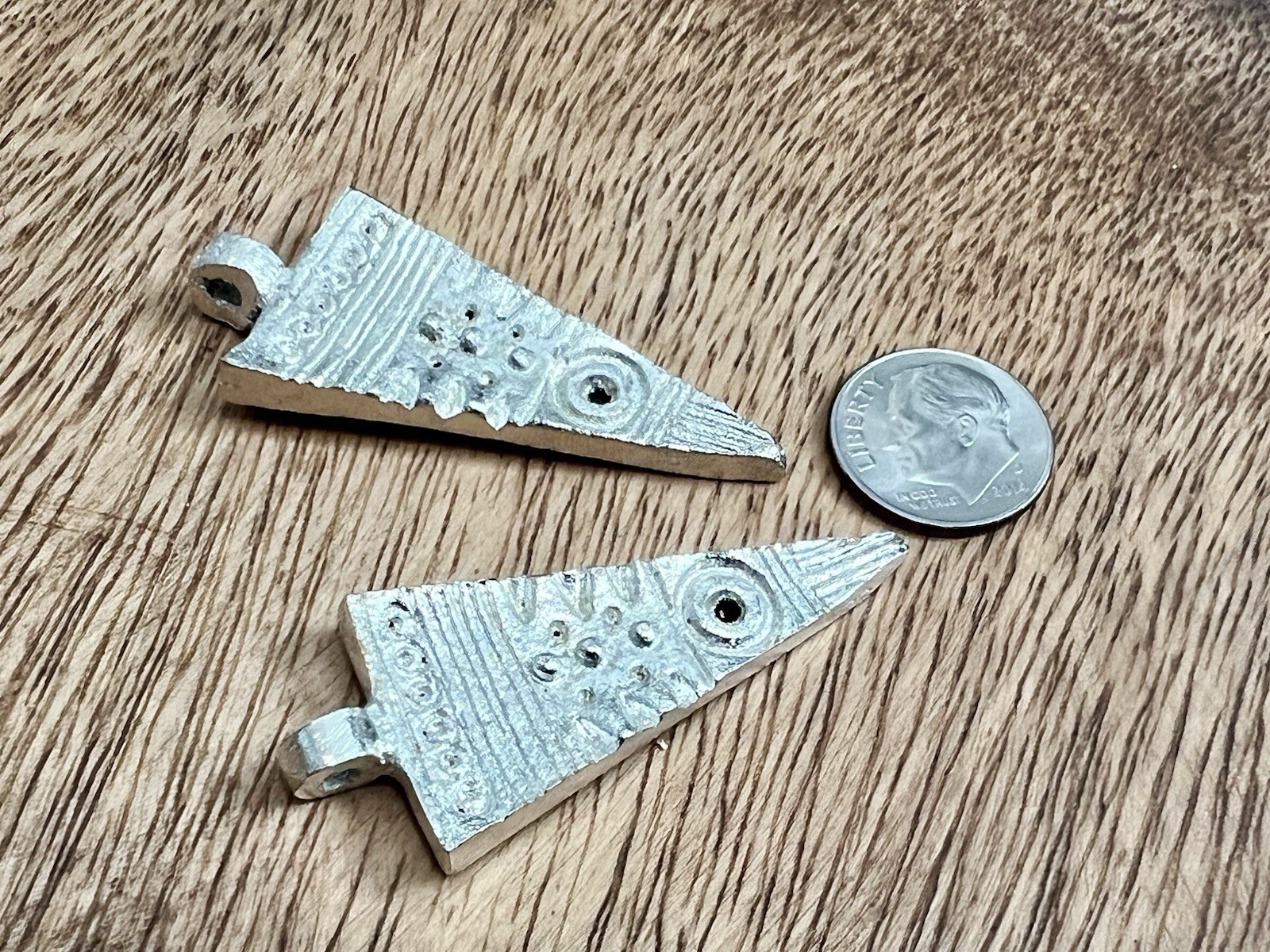 2 Pcs Vintage Arrowhead Arrow Bright Silver Tone Pendants Ro-Do Findings Making