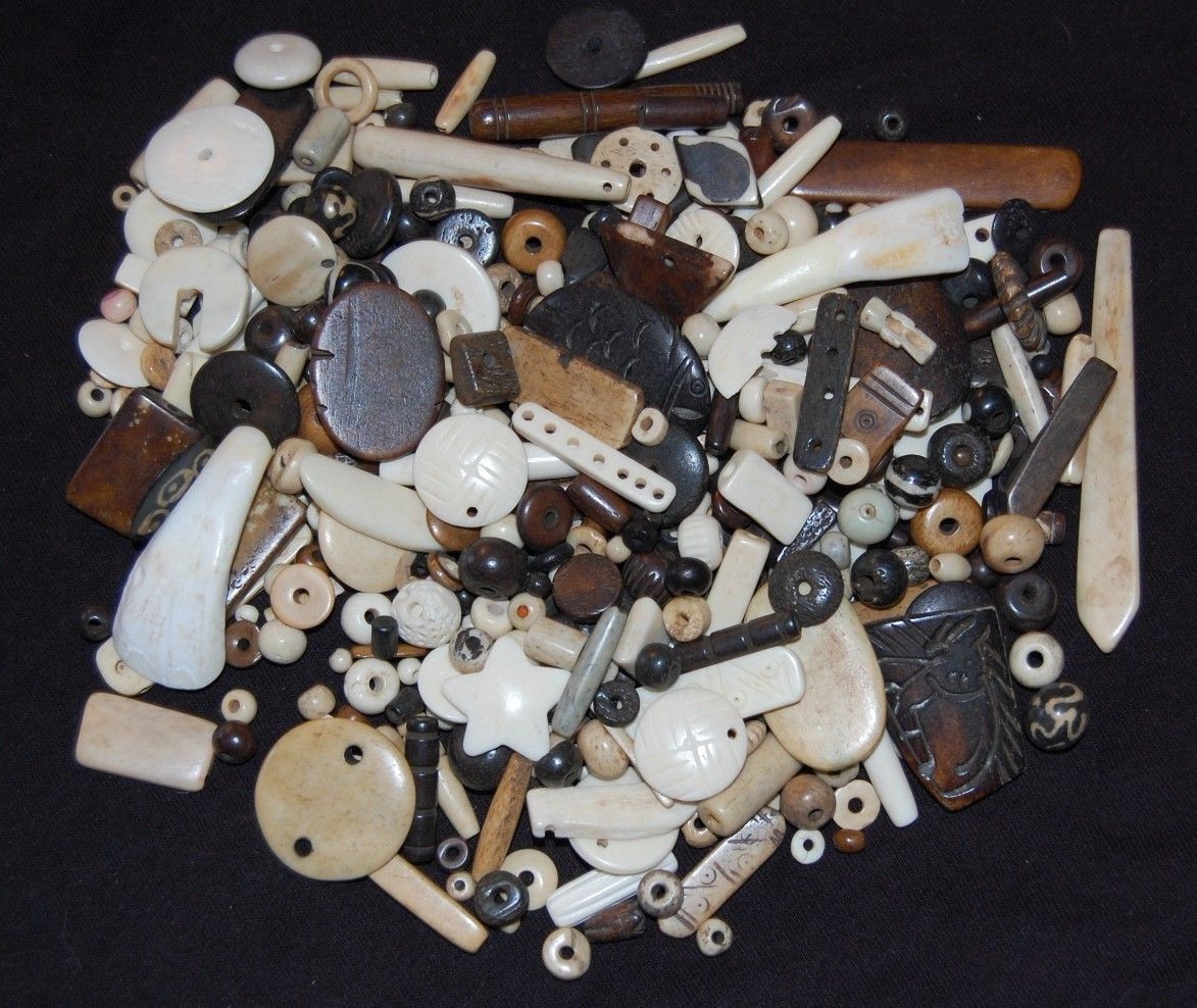 1/2 Pound Of Drilled Buffalo Bone Mixed Colors Beads Buttons, Pipe Some No Hole