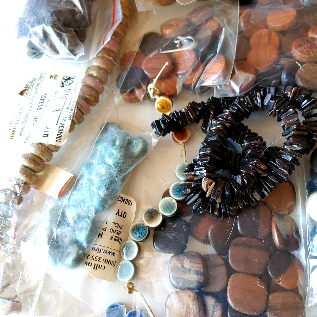 Large Lot Natural Beads Pendants Wood Bamboo Ceramic Nut Shell Glass Paper Stone